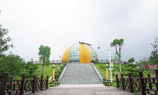 世界桔都在江西，坐上游艇观丹霞，景色宛若千岛湖