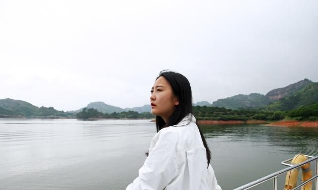 世界桔都在江西，坐上游艇观丹霞，景色宛若千岛湖