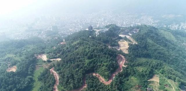 航拍！去镜台山有一条塑胶跑道，走不一样的路，看最美的风景