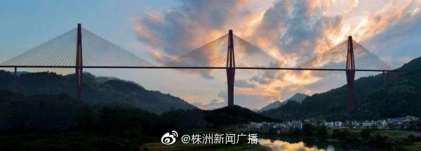 时代新材超大水平力球型支座“站”在世界最高混凝土桥塔