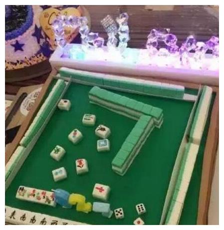 明星的生日蛋糕：王俊凯的海盗船，陈伟霆的钢铁侠，郑恺的亮了