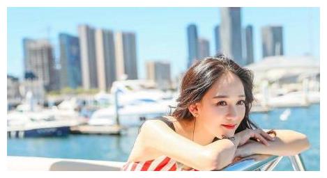 娱乐圈4位喜欢坐游艇的女明星，谢娜美如画，李小璐太迷人！