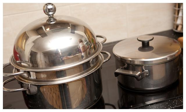 不锈钢锅发黄发黑总是难清洗?教你这几招,瞬间光亮如新