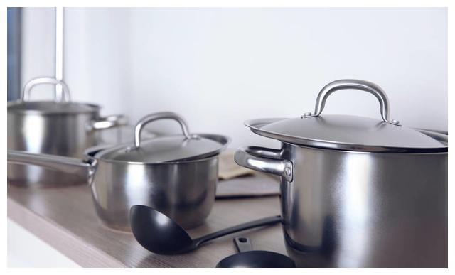 不锈钢锅发黄发黑总是难清洗?教你这几招,瞬间光亮如新