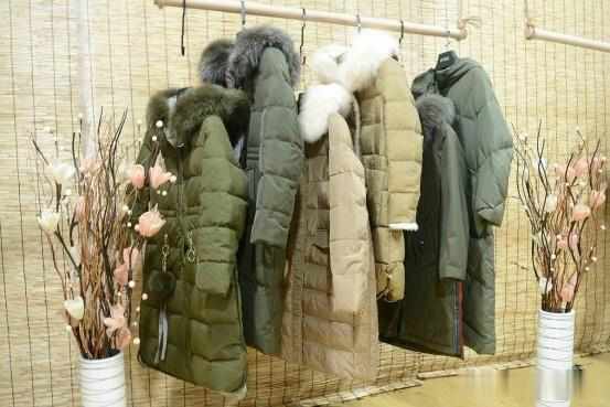 同样品质的羽绒服，专柜卖3000多，为什么网购几百元就能拿到手？