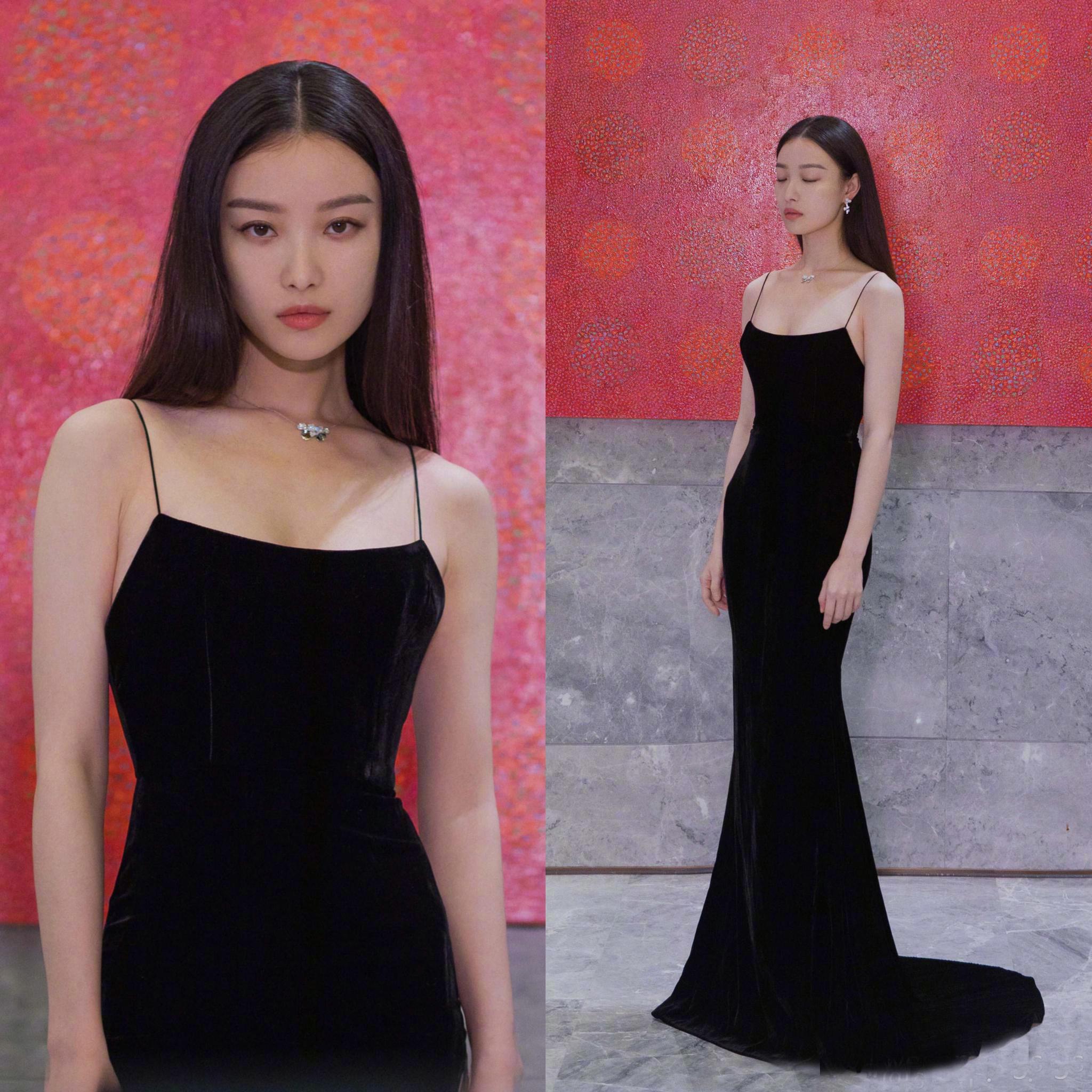 倪妮化身迷离光影中的展柜艺术品!新年的第一组大片就被她撩到了