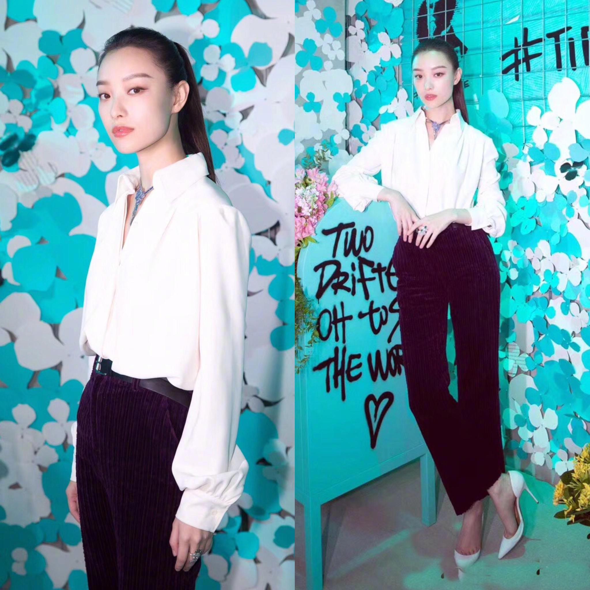 倪妮化身迷离光影中的展柜艺术品!新年的第一组大片就被她撩到了