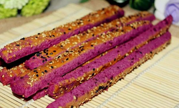 2个紫薯，1斤面粉，教你做不一样的紫薯饼干，大人小孩都爱吃