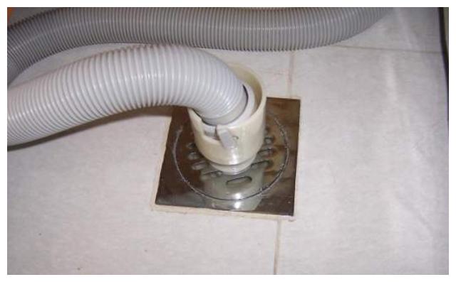 不管什么样的洗衣机,排水地漏安装需要注意,搞不好反水还难闻