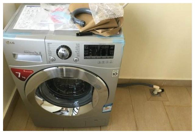 不管什么样的洗衣机,排水地漏安装需要注意,搞不好反水还难闻