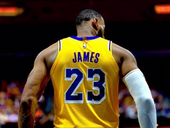 巴克利:詹姆斯不行了?请拿出证据!湖人不夺冠我洗沙克袜子一年