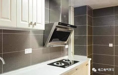 为什么老电工都在这几个地方装插座？用过才知多方便！