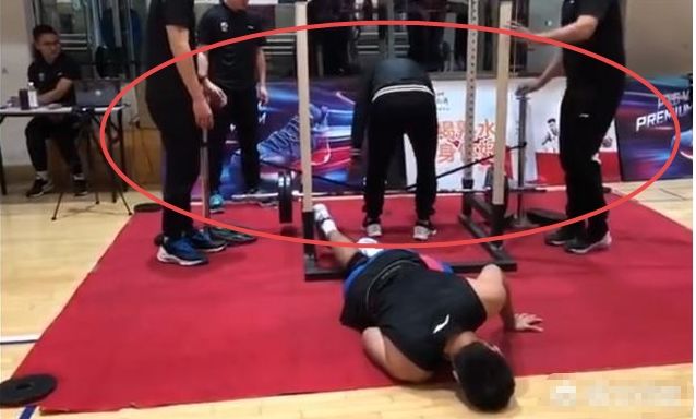寒心，全程无保护，张兆旭重伤倒地后，工作人员竟先去查看器材