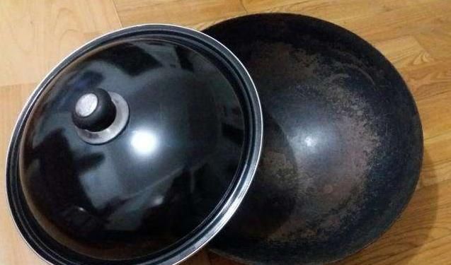 铁锅,不粘锅还是不锈钢锅?锅都没选对,炒菜能好吃吗?