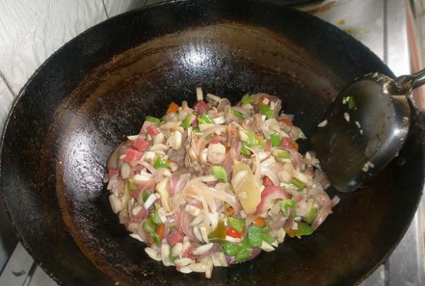 铁锅,不粘锅还是不锈钢锅?锅都没选对,炒菜能好吃吗?