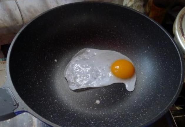 铁锅,不粘锅还是不锈钢锅?锅都没选对,炒菜能好吃吗?