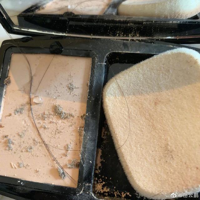 岳云鹏不小心把媳妇的化妆品给打翻了，在线求助网友危机处理方法