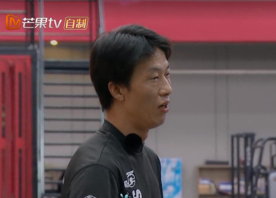 王菊的资源到底有多好，居然能让成家班里的他都亲身指导