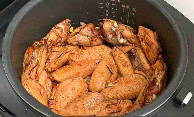 秋天吃猪肉不如吃这肉，便宜营养，不加1滴油，焖一锅上桌就扫光