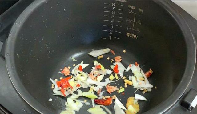 秋天吃猪肉不如吃这肉，便宜营养，不加1滴油，焖一锅上桌就扫光
