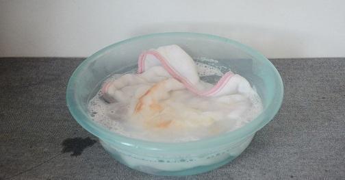 毛巾发黄不耐脏，水里来点“清洁宝”，毛巾还能干净如初