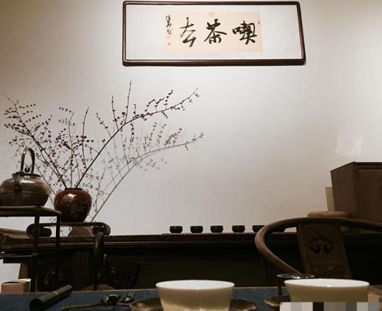 晒晒许嵩现实中的家，家里有钢琴和录音棚，真不愧是专业的歌手