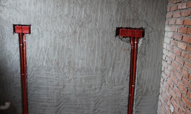 电工穿完线之后，为啥把电线绕2圈再接开关？弄明白了才不会被坑