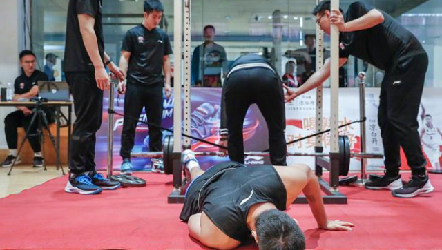 张兆旭体测时不幸受伤，工作人员先检查器材引发热议，你怎么看？