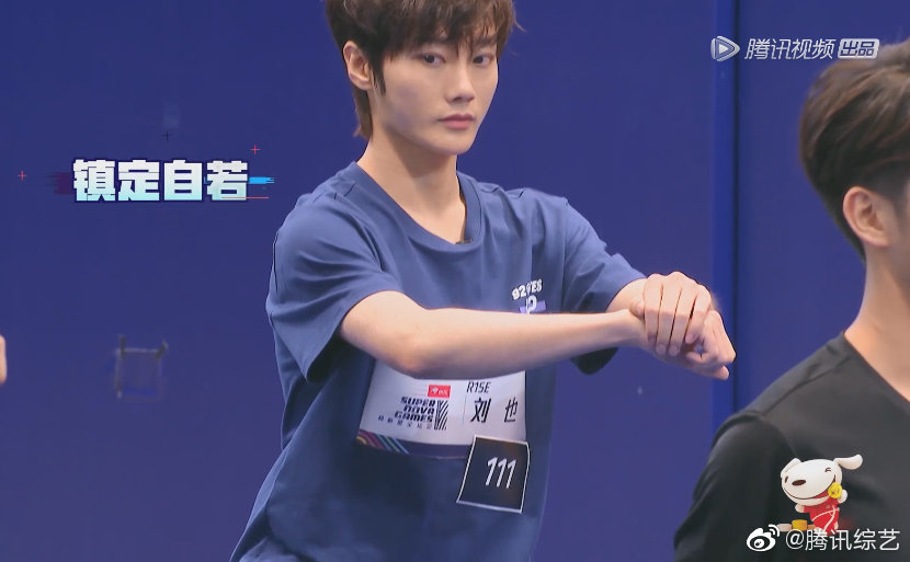 武术项目选择器械的时候集体扎马步