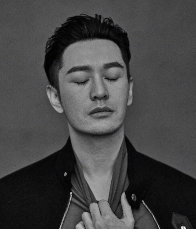 黄晓明熟男风硬照迷人，雕塑五官上镜显帅气，风衣造型成功去油