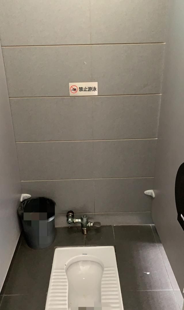 每日趣味图片，我说去健身房器材总练不好呢，原来我的方法不对