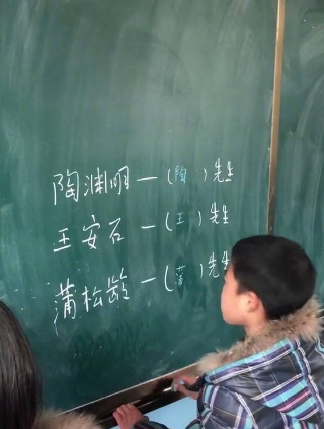 每日趣味图片，我说去健身房器材总练不好呢，原来我的方法不对