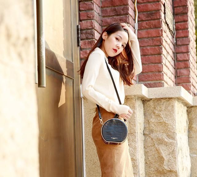 时尚职场女性必看！这3种面料的质感美包，助你轻松提升气场