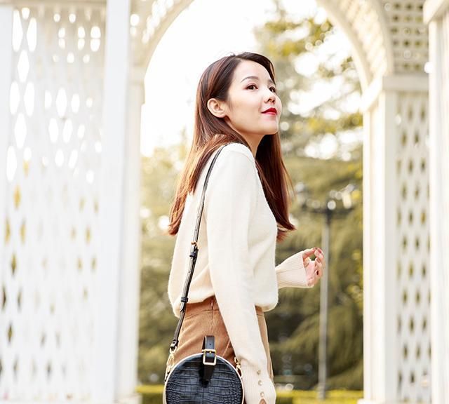 时尚职场女性必看！这3种面料的质感美包，助你轻松提升气场