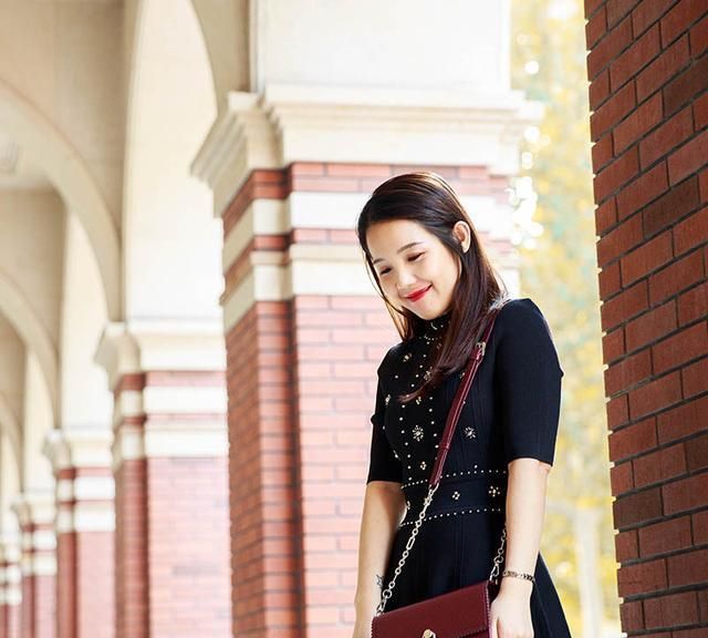 时尚职场女性必看！这3种面料的质感美包，助你轻松提升气场