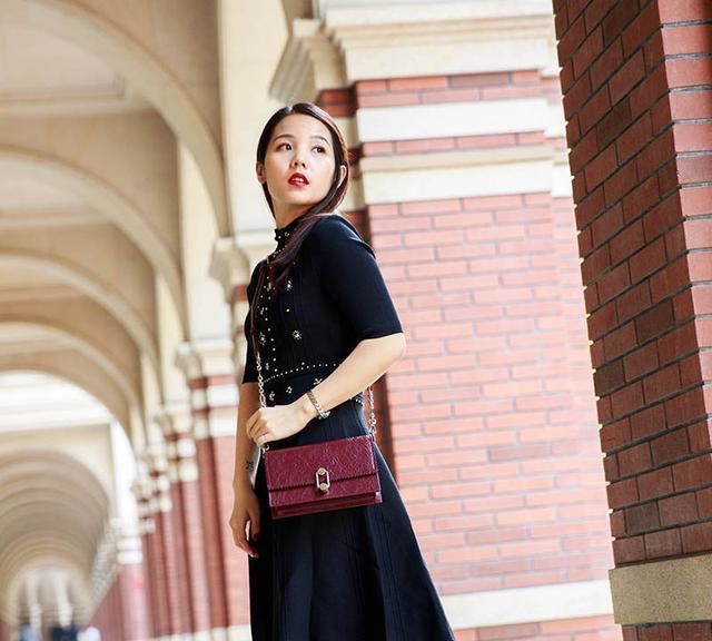 时尚职场女性必看！这3种面料的质感美包，助你轻松提升气场