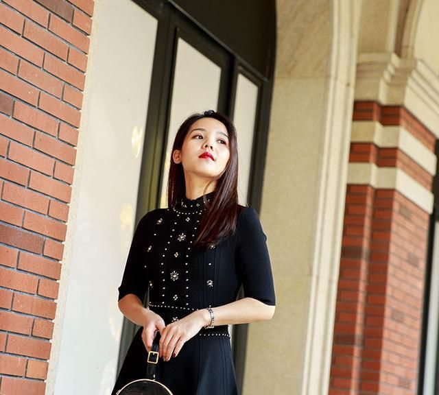 时尚职场女性必看！这3种面料的质感美包，助你轻松提升气场