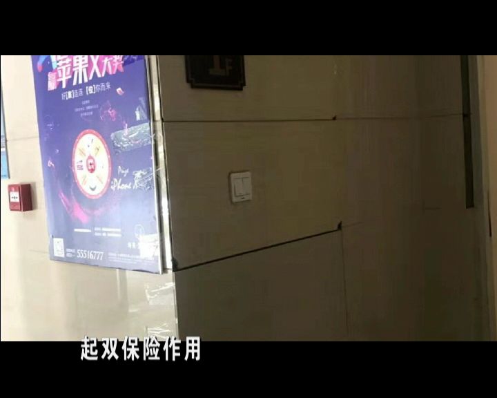 说啥好?济南一小区墙砖开裂用胶带粘,闸机坏了换塑料管!?另一小区新旧物业凌晨打起来了……