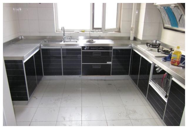 厨房台面装了不锈钢,简直就是捡了宝,朋友们都夸有眼光