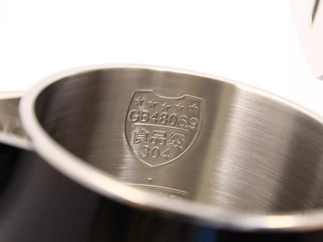 12款电热水壶对比测试:你真的在使用304不锈钢?两个大牌离不合格只差0.1%