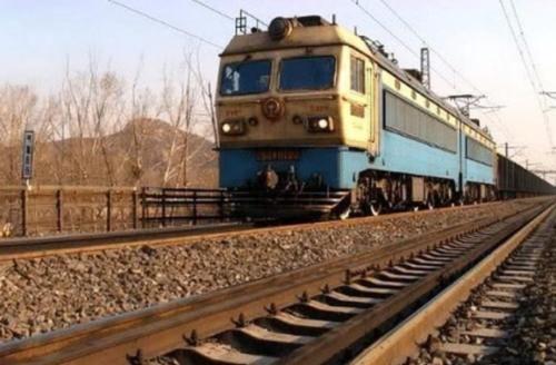 为什么火车铁轨采用会生锈的钢铁,不采用不锈钢?