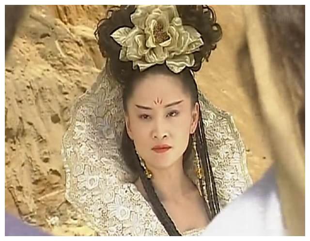 细数古装奇葩造型：缝纫机、米老鼠、易拉罐，看到杨蓉的没忍住