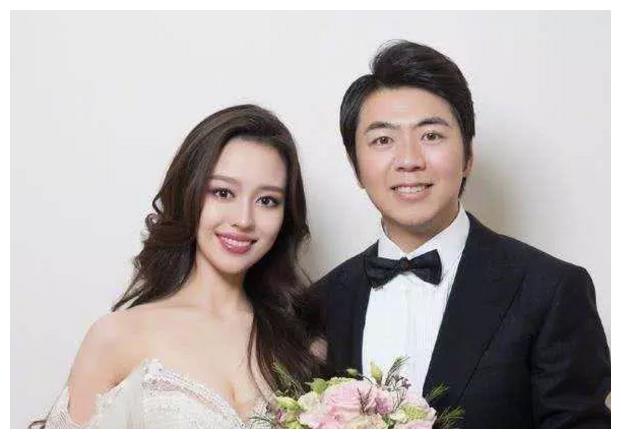 钢琴家的手长啥样？当镜头拉近看清郎朗的手指，网友纷纷表示羡慕