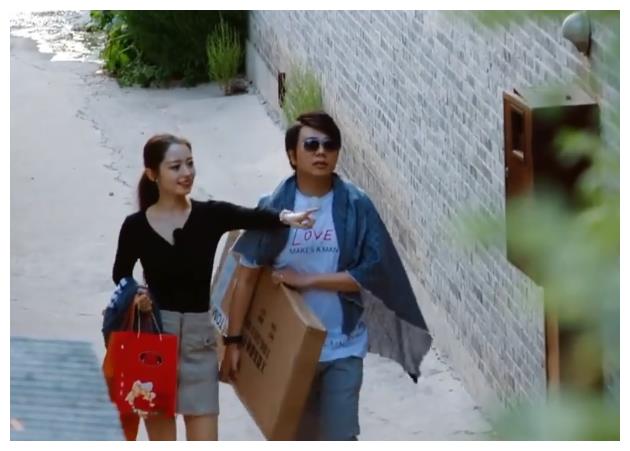 钢琴家郎朗的手有多好看？镜头拉近之后，女生：这才叫做芊芊玉指