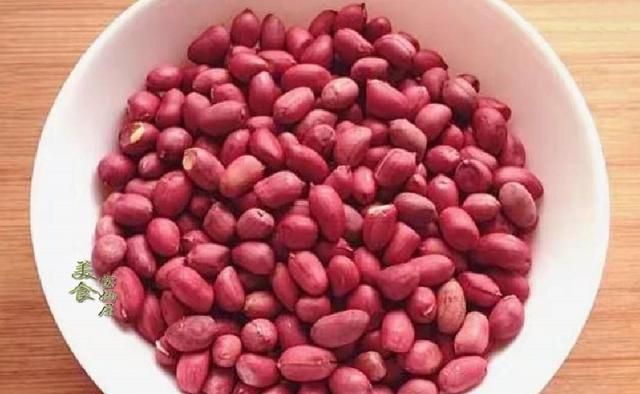 花生小零食的家常做法，香甜酥脆，简单3步就搞定，一口一个倍香