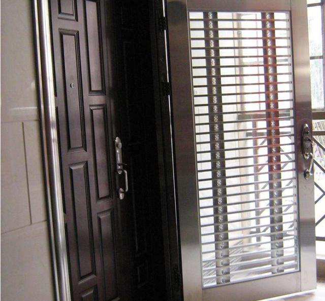 不锈钢防盗门你家买对了吗?3个选购要点,不仅要美观还要安全