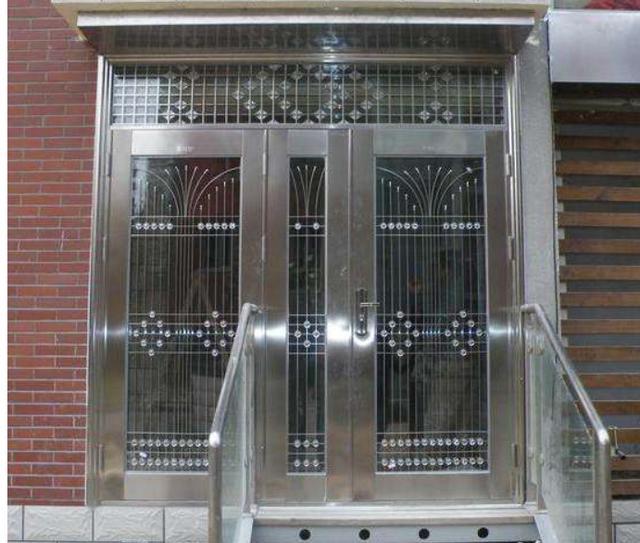不锈钢防盗门你家买对了吗?3个选购要点,不仅要美观还要安全