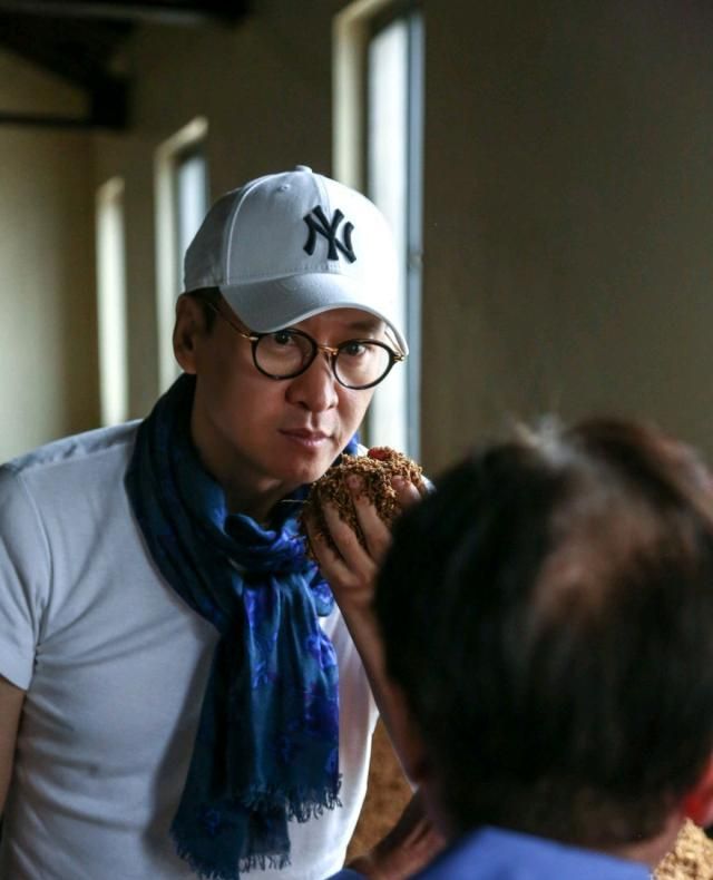 周杰转行经商，制作自己品牌的酱油面粉还有山茶油