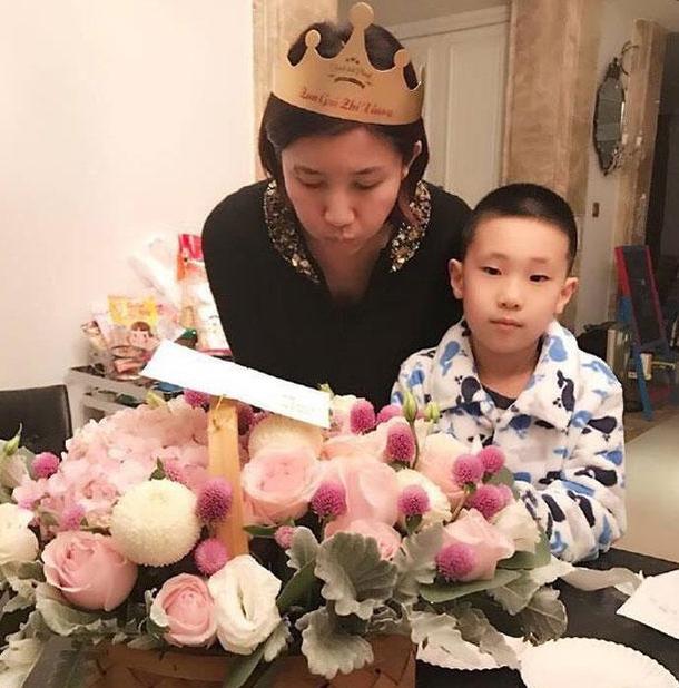 带你参观林永健的家，一家人都围着儿子转，给他买了好多玩具乐器