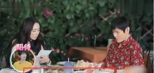 郭碧婷为向佐开关车门，网友调侃：像小助理。婚后打脸往常秀恩爱
